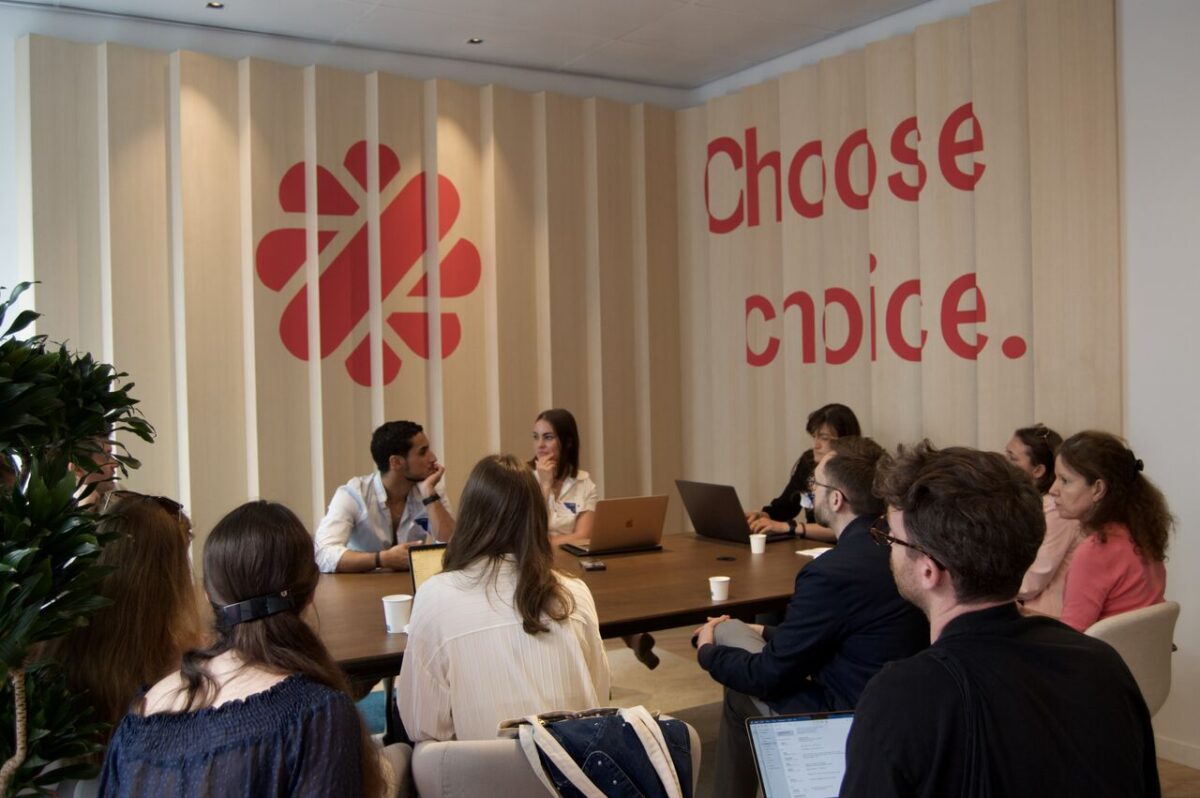 Équipe MhAI Agency en séance de travail
